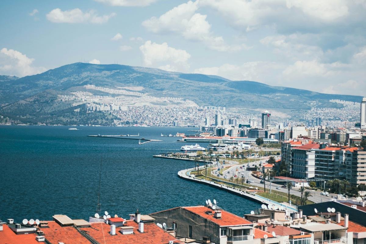 İzmir Gayrimenkul, Arsa ve Arazi Yatırım Analizi